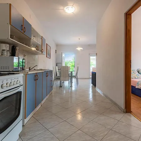 Two-bedroom In 아파트 *